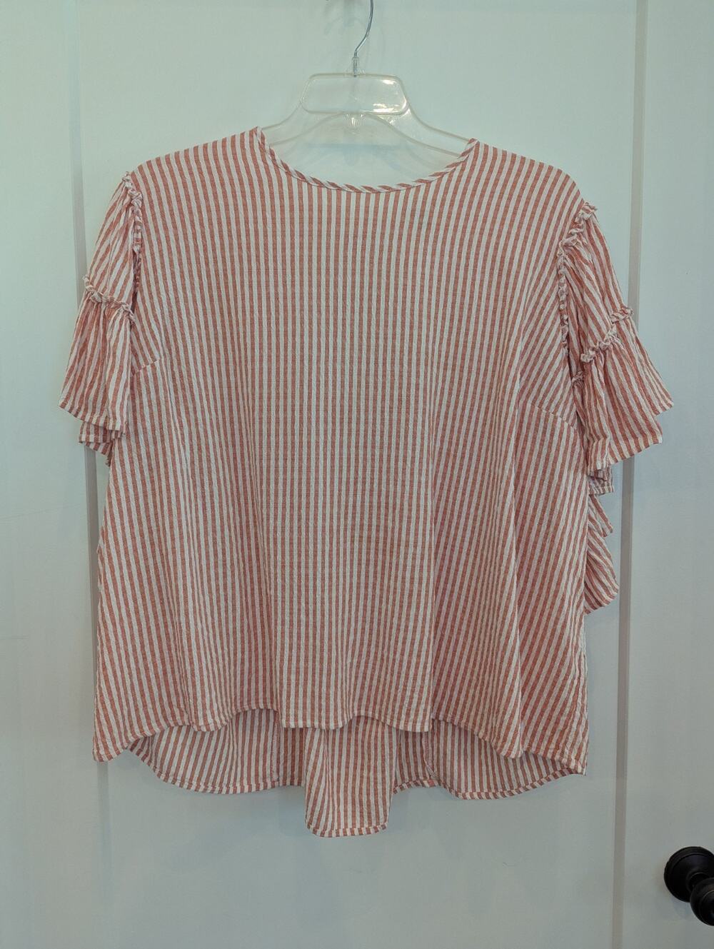 Cato 22/24W CoralWhite Stripe Top Ruffle Sleeves Peekaboo Back Seersucker Fairy
